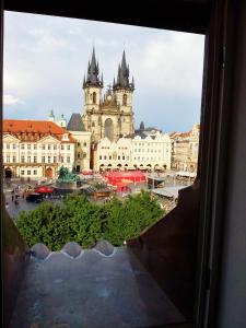 Nespecifikovaný výhled na destinaci Praha nebo výhled na město při pohledu z aparthotelu