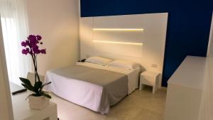 Tempat tidur dalam kamar di Hotel Scialara