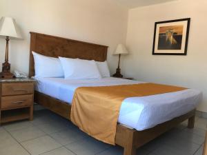 Postel nebo postele na pokoji v ubytování Hotel Guillen Jr