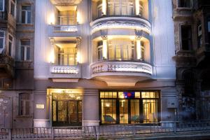a large building with many windows on a city street at Lina Hotel Taksim Pera former walton hotel in Istanbul