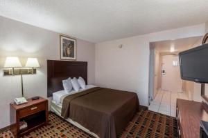 Postel nebo postele na pokoji v ubytování Days Inn by Wyndham Amarillo East