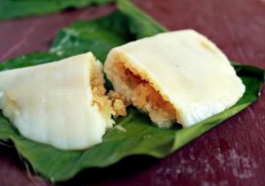 a piece of cake on top of a green leaf at Casa Marari in Mararikulam