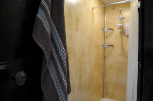 A bathroom at Coach Field Camp