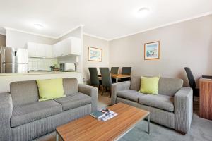 A seating area at Punt Road Apartment Hotel