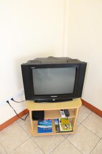 a tv sitting on top of a table at The Relax Inn in Saint Georgeʼs