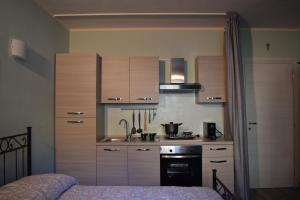 a kitchen with wooden cabinets and a stove top oven at Residenza Il Salice in Bagnolo San Vito