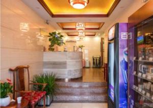 The lobby or reception area at GreenTree Inn Beijing Dongcheng District Wangfujin South Luogu Lane Houhai Express Hotel