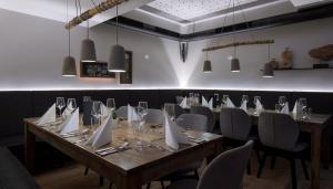 TWO TIMEZ - Boutique Hotel - with AC的酒水