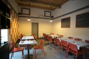 Reštaurácia alebo iné gastronomické zariadenie v ubytovaní La Dispensa-bio agriturismo