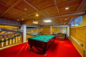 Biliár nebo kulečník v ubytování Hotel Central Résidence