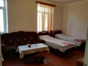 Posteľ alebo postele v izbe v ubytovaní Meghri Inn