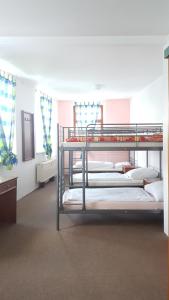 Bunk bed o mga bunk bed sa kuwarto sa Feriencamp