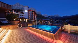 Πισίνα στο ή κοντά στο Hotel Fanes
