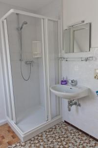 a bathroom with a shower and a sink at Appartmenthaus Kehrwieder in Sankt Peter-Ording +22 photos