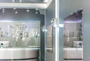 Phòng tắm tại Relais Trevi 95 Boutique Hotel +91 ảnh