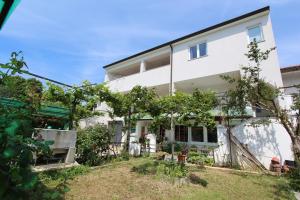 Ogród w obiekcie Apartments Palaziol