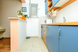 Η κουζίνα ή μικρή κουζίνα στο Apartments Katušić +171 φωτογραφίες