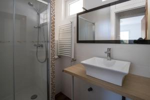 a white bathroom with a sink and a shower at BREVOCEAN Chb calme Côte Atlantique in Saint-Brévin-lʼOcéan +46 photos