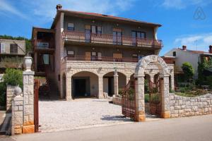a large house with a gate and an arbor at Studio Rade in Stari Grad