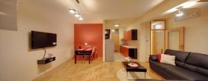 TV a/nebo společenská místnost v ubytování Apartments Postic