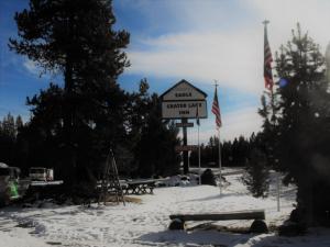 Eagle Crater Lake Inn v zimě