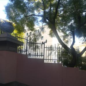 サンレモにあるMarina Bluの建物前の塀