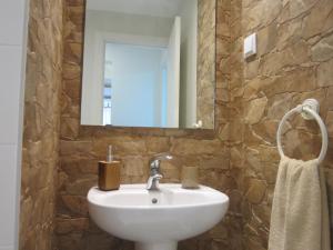 a bathroom with a sink and a mirror at Casa Zé Bonito I in Cascais
