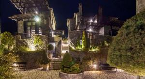 Vonkajšia záhrada v ubytovaní Ostra Menalon Luxury Suites