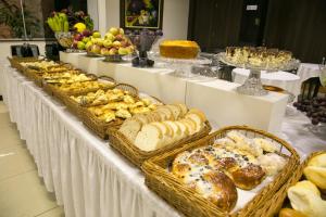 Makanan di atau di tempat lain dekat hotel