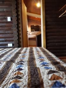 a bedroom with a bed in a room with a bed sqor at Piracuacito in Paso de la Patria