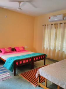 Cama ou camas em um quarto em Cordel Farms Mangalore