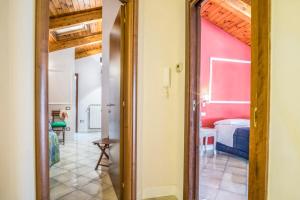 A bed or beds in a room at Amore Rentals - Appartamento Caruso