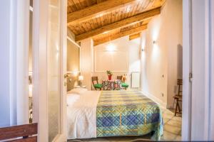 A bed or beds in a room at Amore Rentals - Appartamento Caruso