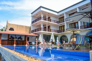 Bazén v ubytování Watergate Resort Unawatuna nebo v jeho okolí