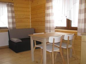 a dining room with a table and two chairs at Osada Łopuszna in Łopuszna