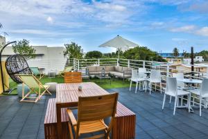 Balkón nebo terasa v ubytování Nomada Urban Beach Hostel- Calle Loiza