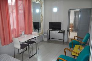 TV a/nebo společenská místnost v ubytování St. Lazaros Studios