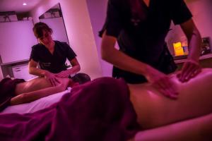 Clients de l'établissement Almoria Hôtel & SPA