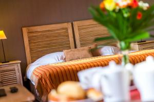 Un ou plusieurs lits dans un hébergement de l'établissement Almoria Hôtel & SPA