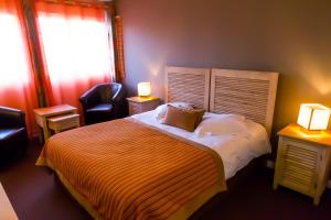 Un ou plusieurs lits dans un hébergement de l'établissement Almoria Hôtel & SPA