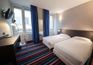 Postel nebo postele na pokoji v ubytování CIT'HÔTEL LE DAV Clermont-Ferrand Centre