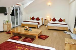 Postel nebo postele na pokoji v ubytování Dalat ECO Hotel 2