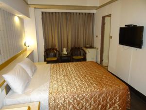 Una cama o camas en una habitación de Jia Xin Hotel