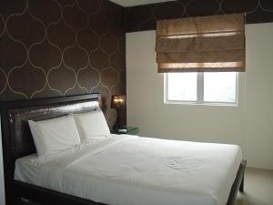 Кровать или кровати в номере Duta Hotel & Residence