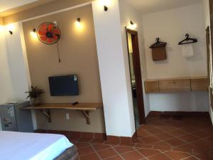TV a/nebo společenská místnost v ubytování Phu Quoc Kim 2 Beach Front Resort