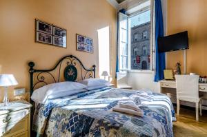 a bedroom with a bed and a desk at Soggiorno Pitti in Florence