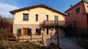 a brick house with a balcony and a porch at Agriturismo di Sordiglio in Casina