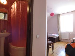 Ένα μπάνιο στο Anano Guest House