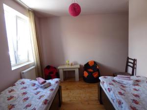 Ένα ή περισσότερα κρεβάτια σε δωμάτιο στο Anano Guest House
