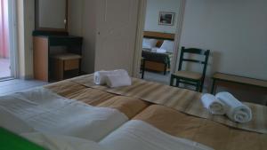 Posteľ alebo postele v izbe v ubytovaní Porto Skala Village Hotel